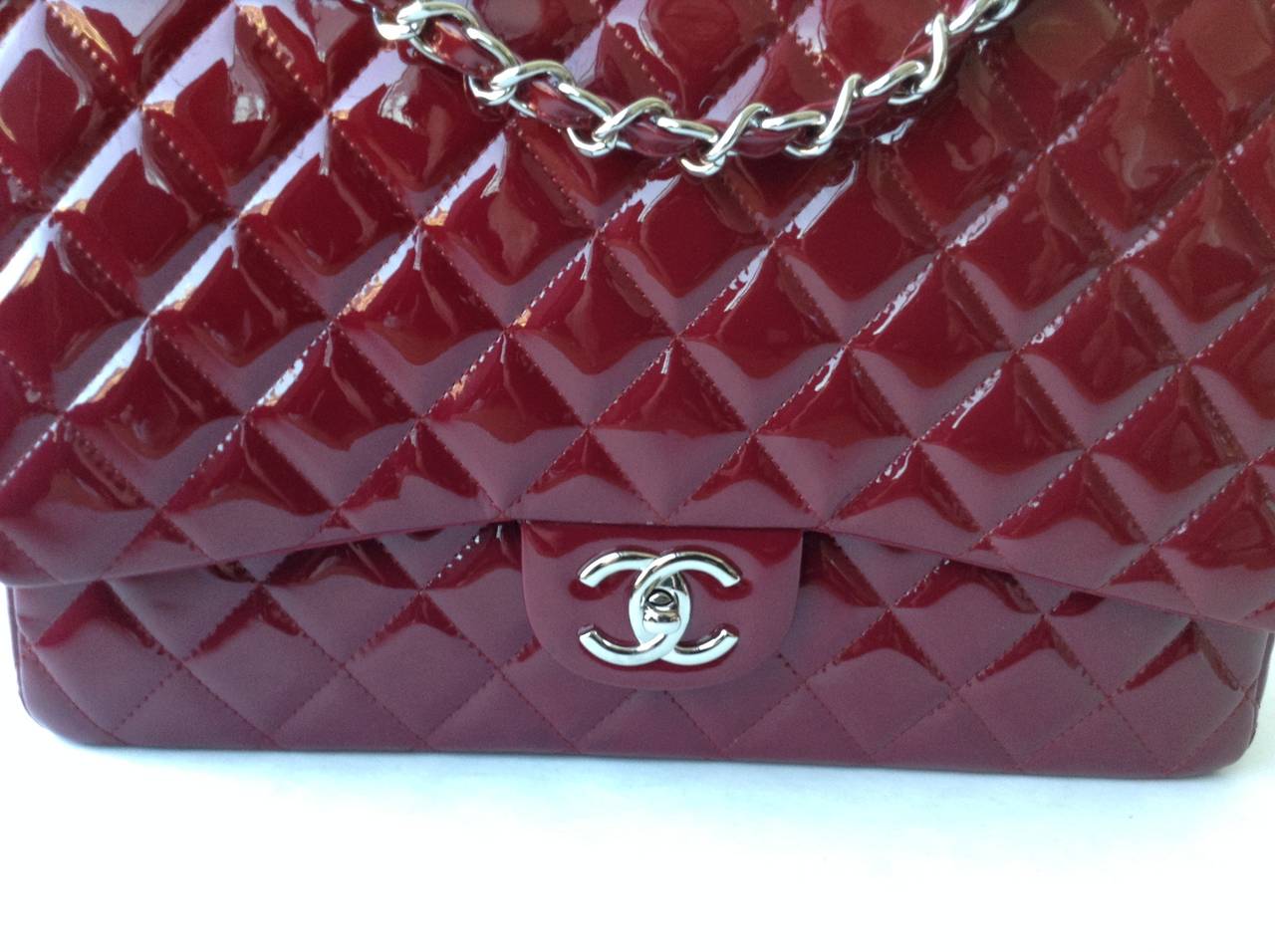 Patent leather
comes with sticker & matching authenticity card
comes with dust bag & chanel box
