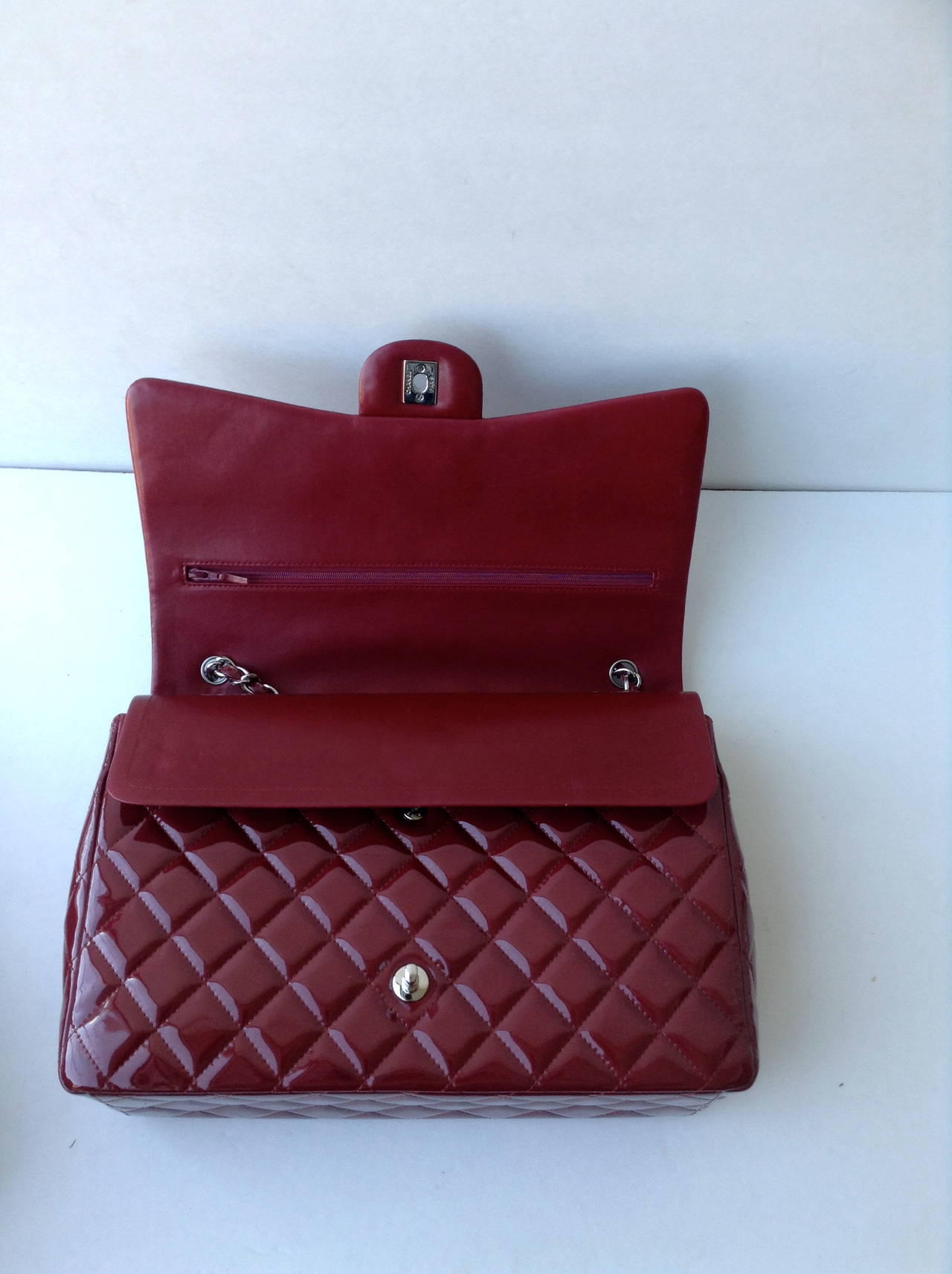 Chanel Patent Wine Red Maxi Double Flap Handbag SHW In New Condition For Sale In Westmount, Quebec