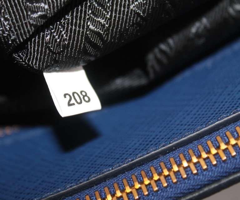 2013-  Prada Saffiano Double Zip Lux Tote with Strap in Bluette For Sale 2