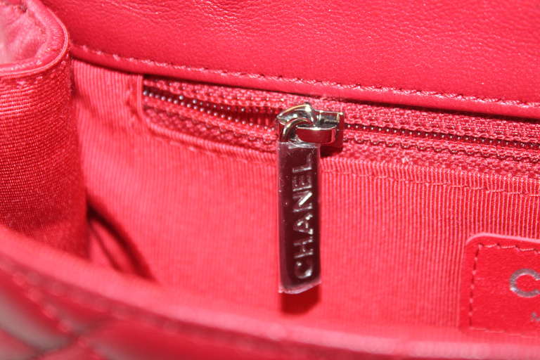 2013 - Chanel Runway Hula Hoop Bag in Lipstick Red In Excellent Condition In Westmount, Quebec