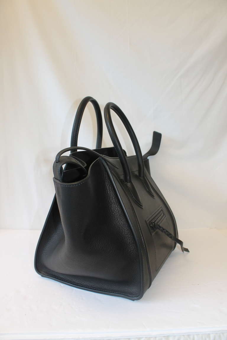 2013 - Celine Phantom Luggage Medium Tote Bag in Black In Excellent Condition In Westmount, Quebec