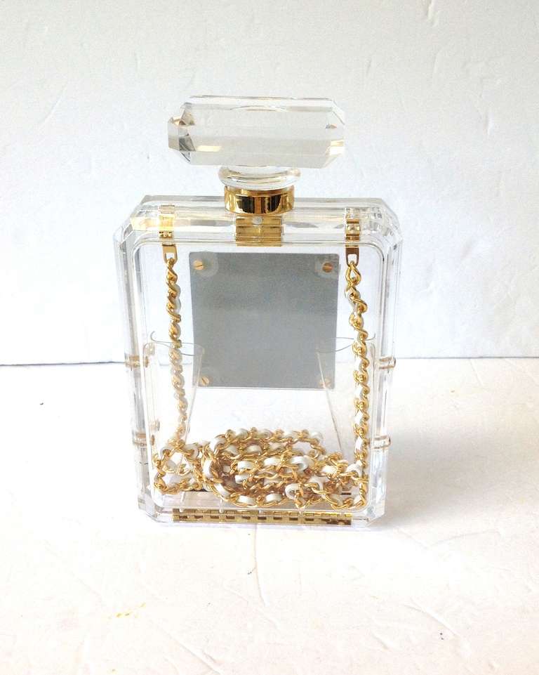 Absolutely stunning and only worn a single time.
Inspired by the Chanel No 5 perfume, Chanel produced a perfume bottle bag in Plexi Glass.
Completely Sold Out.
Maximum Strap Drop of 25 