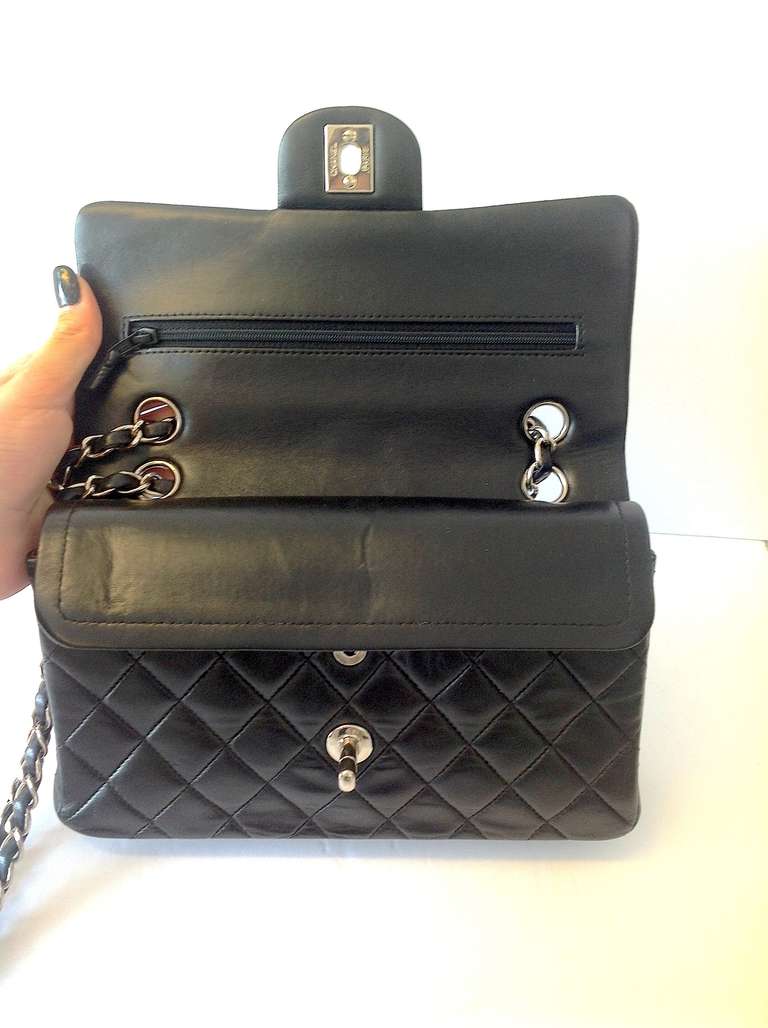 Chanel Black Lambskin Double Flap 2.55 Bag with Silver Hardware In Good Condition For Sale In Westmount, Quebec