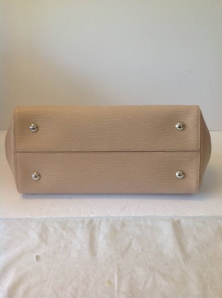 Brand New 2014 Louis Vuitton Marly MM Epi Leather in Dune For Sale 2
