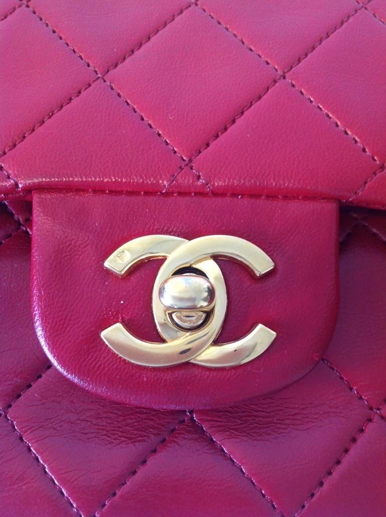 Brand: Chanel
Color: Red
Bag Width: 10
