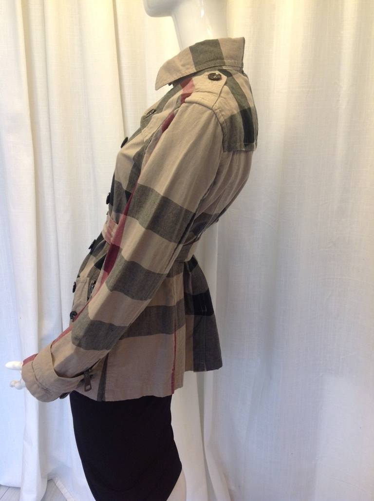Brand New Burberry Brit Plaid Trench In New Condition For Sale In Westmount, Quebec