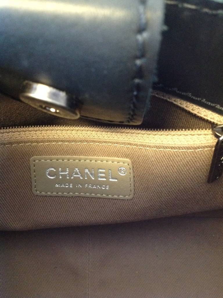 2014 Chanel Black Leather Crossbody Boy Bag with Silver Hardware For Sale 5