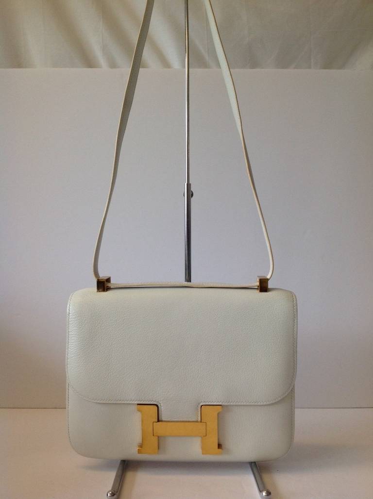 Hermes Constance Bag In White Box Togo In Good Condition For Sale In Westmount, Quebec