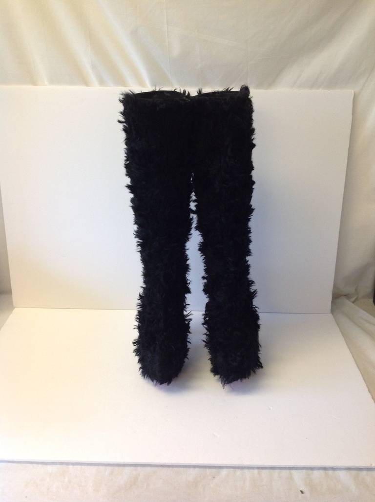 Brand: Christian Louboutin
Style: Daffodile Boot
Color: Black
Heel Height: 160mm
Front Platform: 60mm

Size: 37.5
