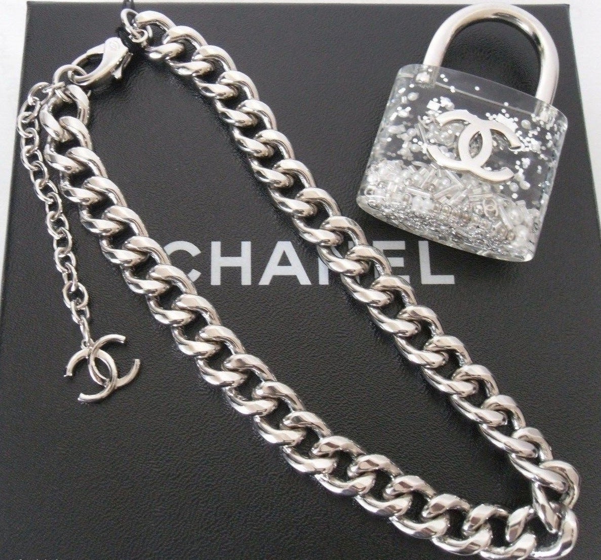 2014 CHANEL Padlock clear Runway necklace In New Condition For Sale In Westmount, Quebec