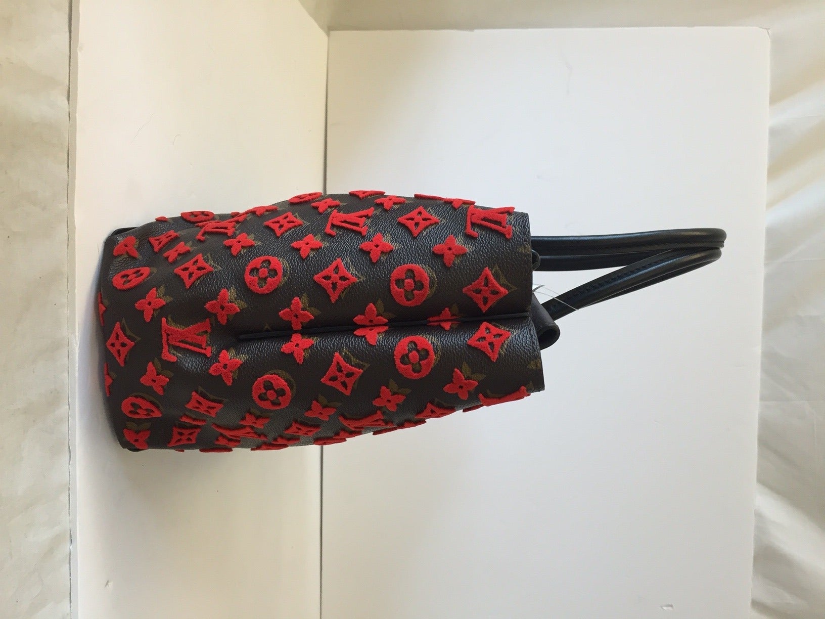 Louis Vuitton W PM Bag in Brown with Red In Excellent Condition For Sale In Westmount, Quebec