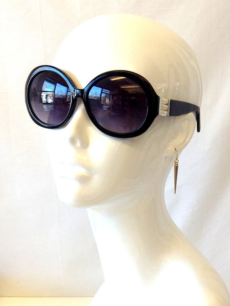 Chanel oversize Sunglasses 
Like new condition 
Comes with Chanel Sunglass Case 
worn handful of times 
Feel free to message us for more details 
Licence by Luxotica