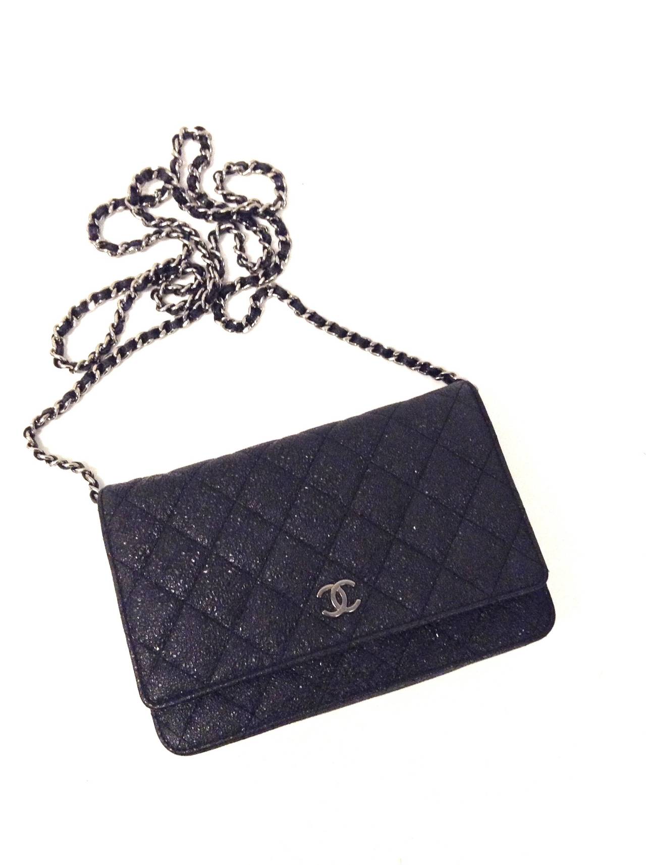 2008 Chanel Iridescent Black Matte Caviar Flap bag  RARE In Excellent Condition For Sale In Westmount, Quebec