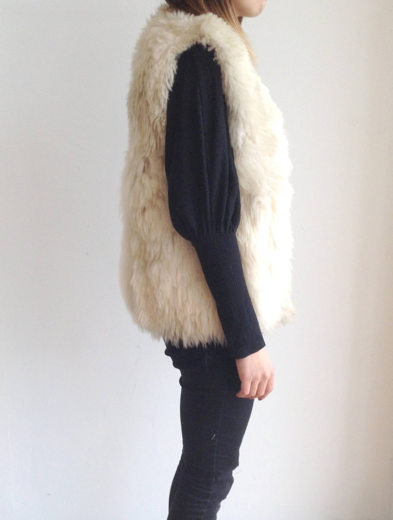 1990s White Tibetan Lambskin Fur Vest In Good Condition For Sale In Westmount, Quebec
