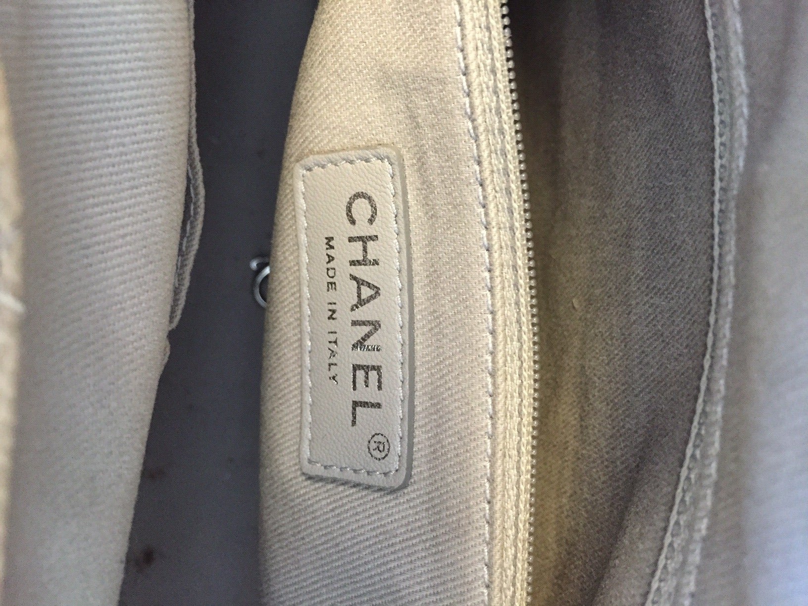 Chanel Beige Quilted Easy Caviar Tote For Sale 3