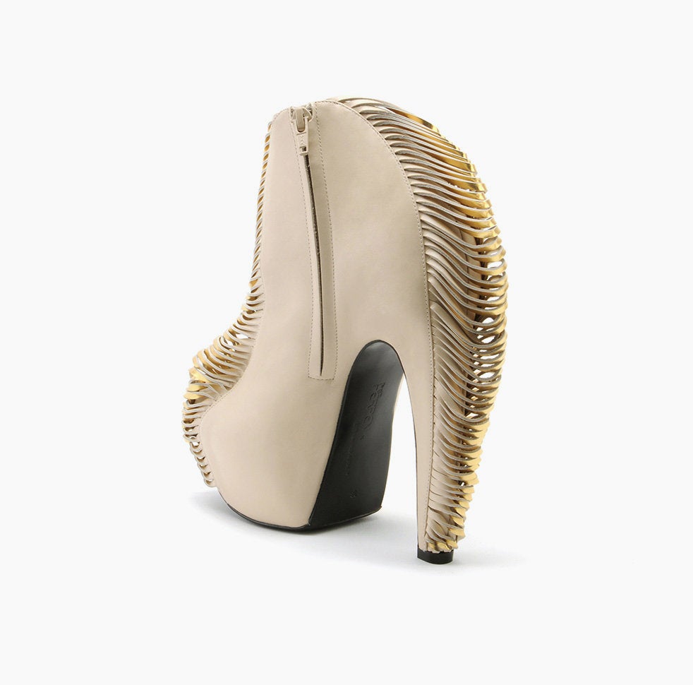IRIS VAN HERPEN x United Nude SYNESTHESIA Ivory size 39 In New Condition For Sale In Westmount, Quebec