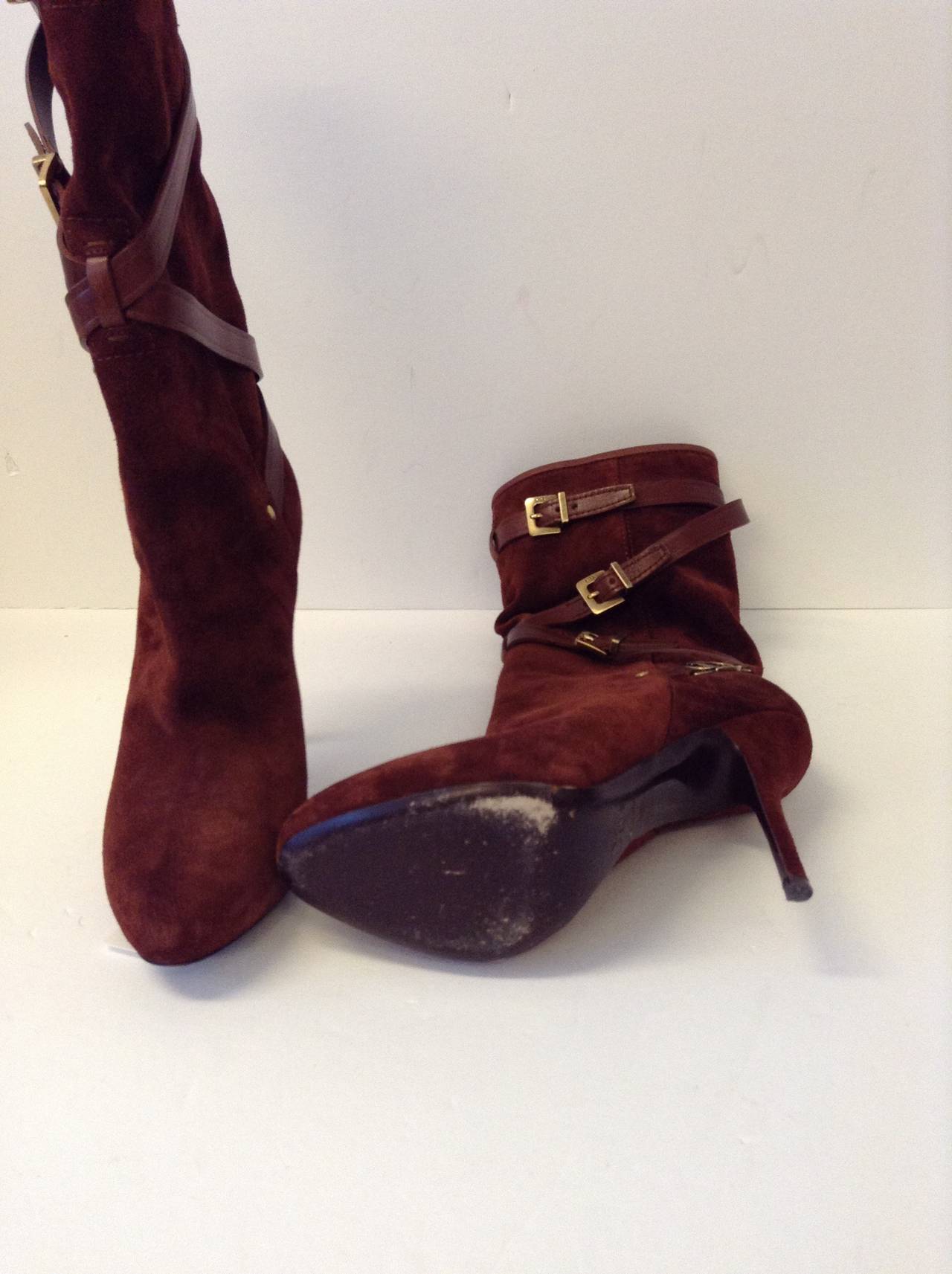 Christian Dior Suede Boots size 38.5 In Excellent Condition For Sale In Westmount, Quebec