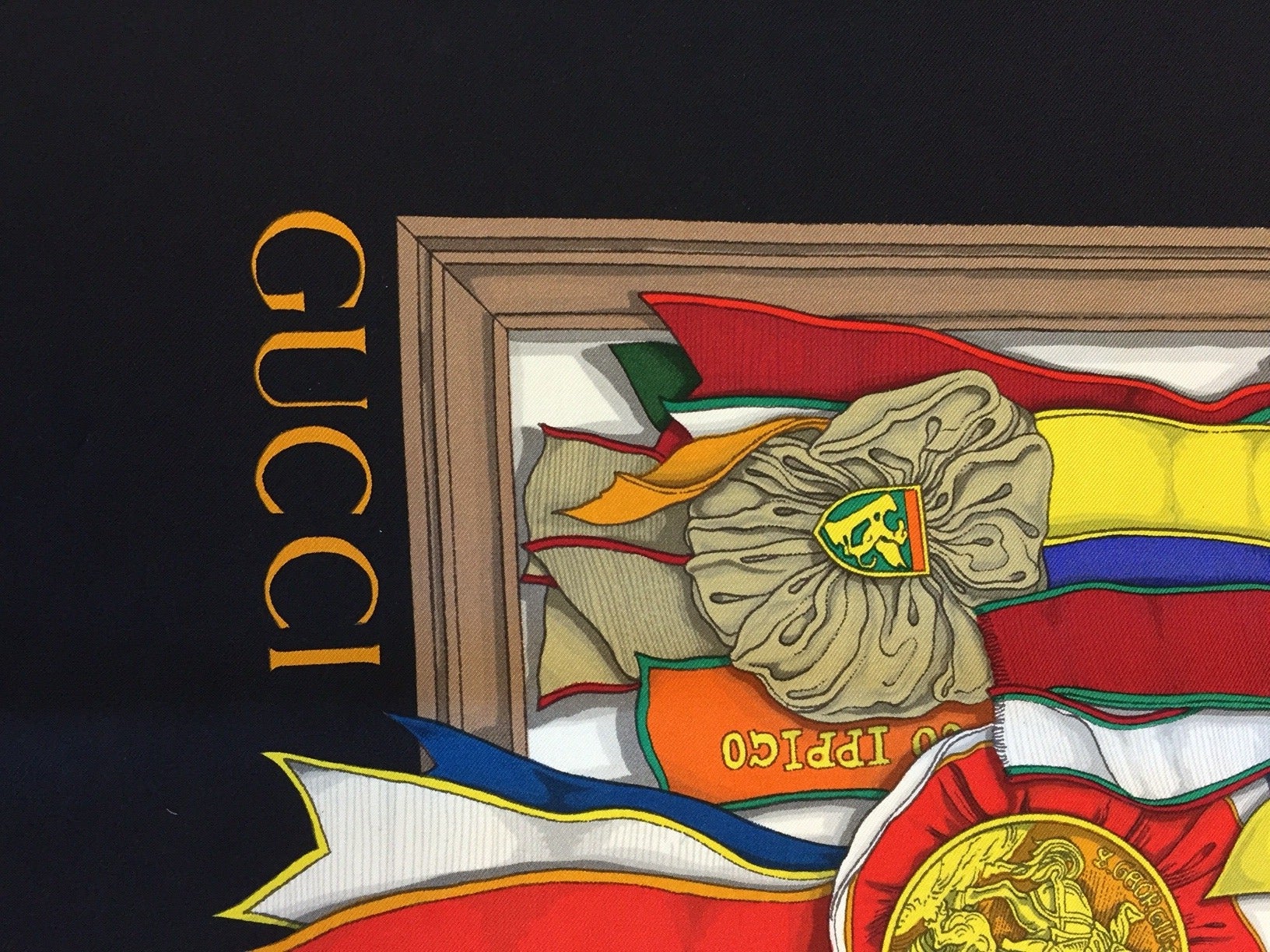 Brand: Gucci
Country: Italy
Material: 100% Silk
Condition: Excellent
Dimensions: 34.5