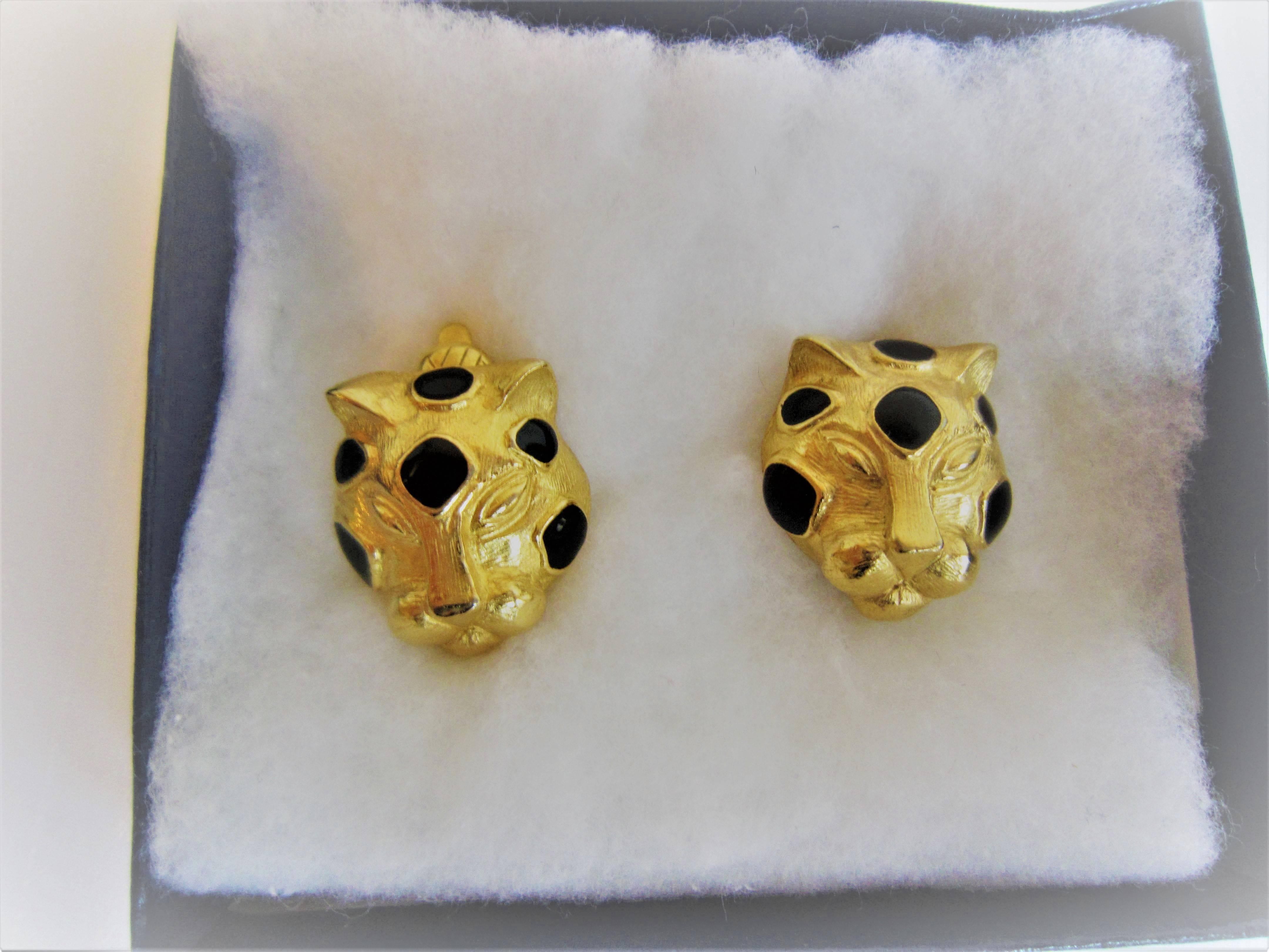 TRIFARI vintage enamel figural panther  earrings For Sale 1