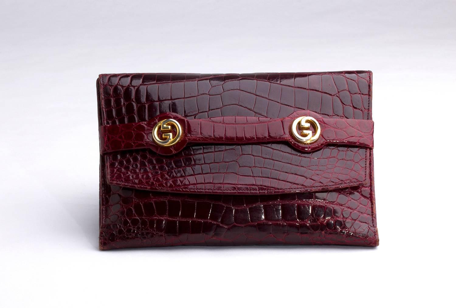 Rare Gucci crocodile burgundy wallet ,1970s

' made in Italy by Gucci' embossed on leather inside in gold tone is partially faded

Brand: Gucci

Material: crocodile

Condition: Good Conditions, some wear of use on leather in the wallet contour