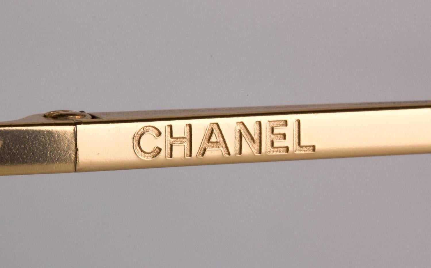 Chanel vintage sunglasses mod 4122-B  In Good Condition For Sale In Rome, IT