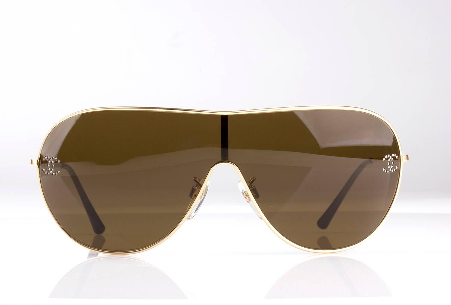 Women's Chanel vintage sunglasses mod 4122-B  For Sale