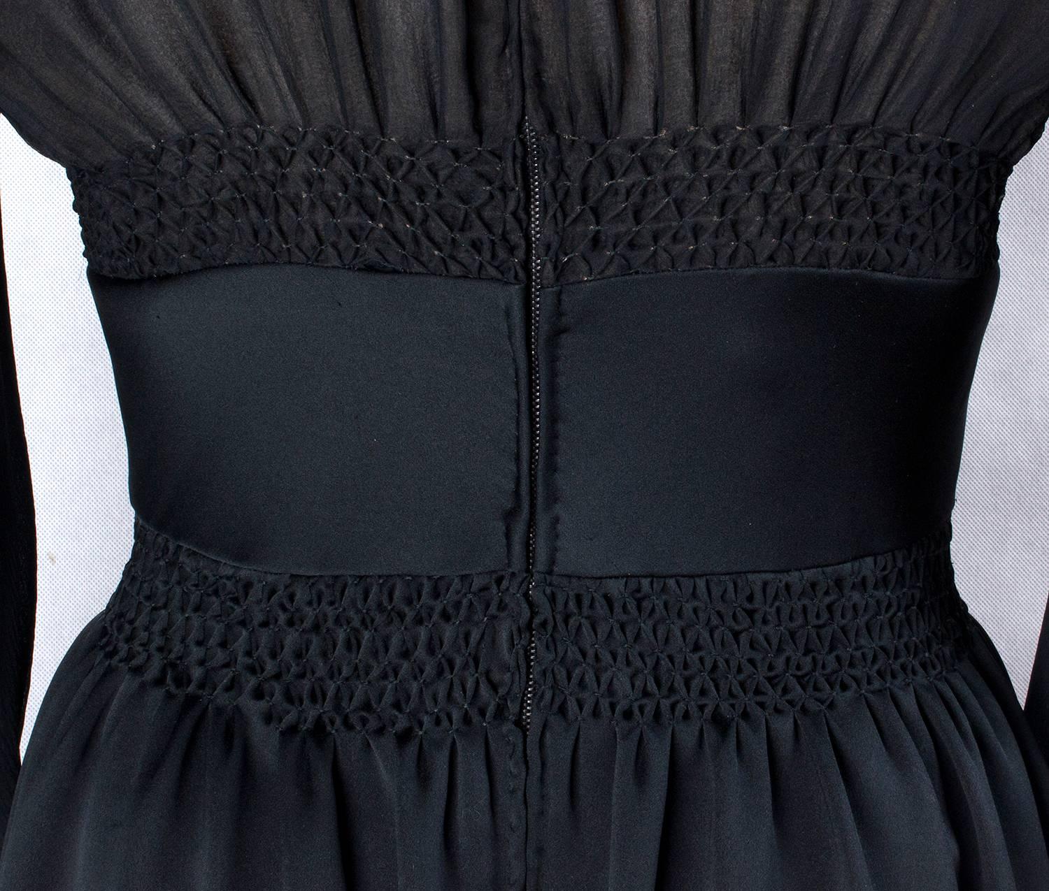 1970s Valentino Haute Couture vintage silk black dress In Good Condition For Sale In Rome, IT