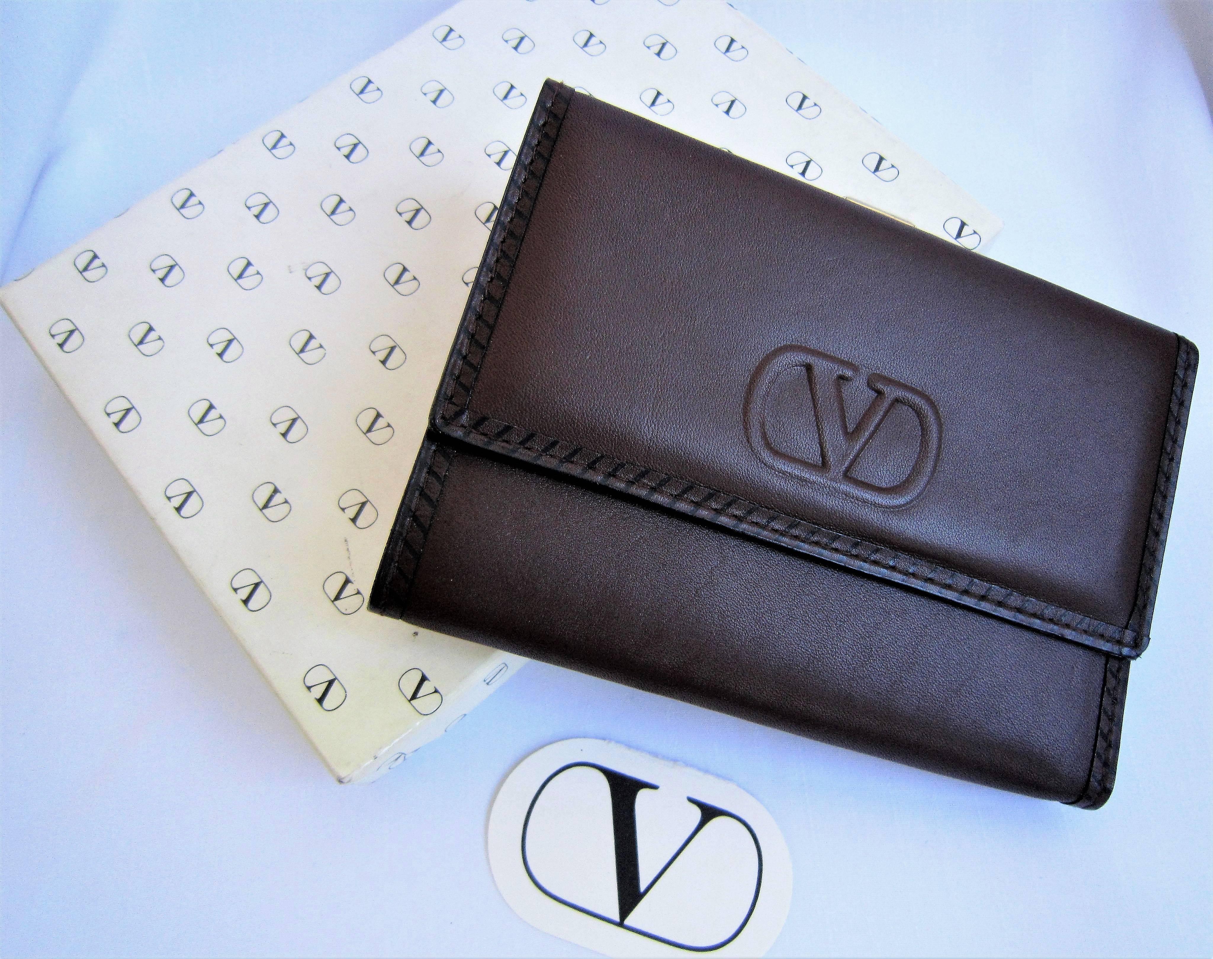 Women's or Men's Valentino vintage brown leather wallet