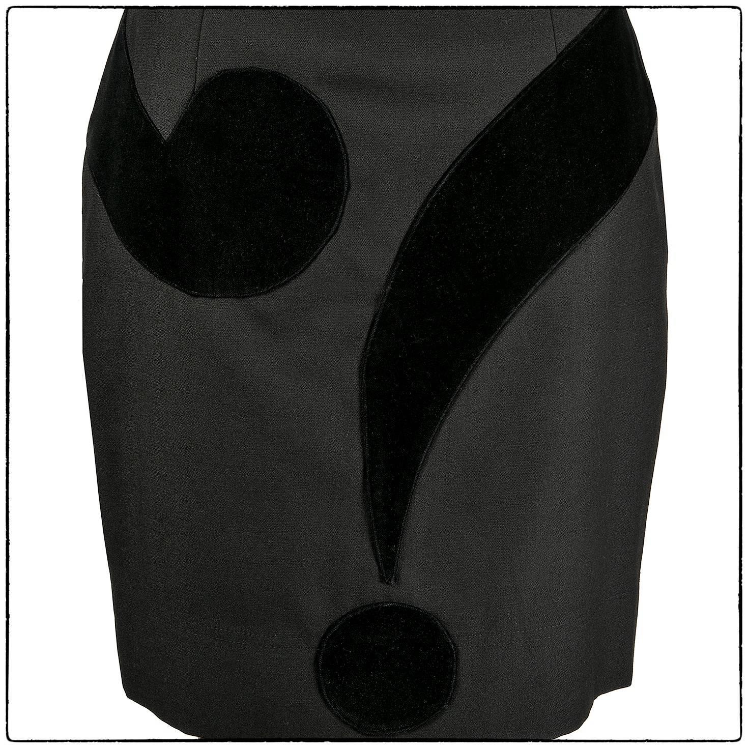Moschino Cheap and Chic question mark black skirt, 1990s In Good Condition In Rome, IT