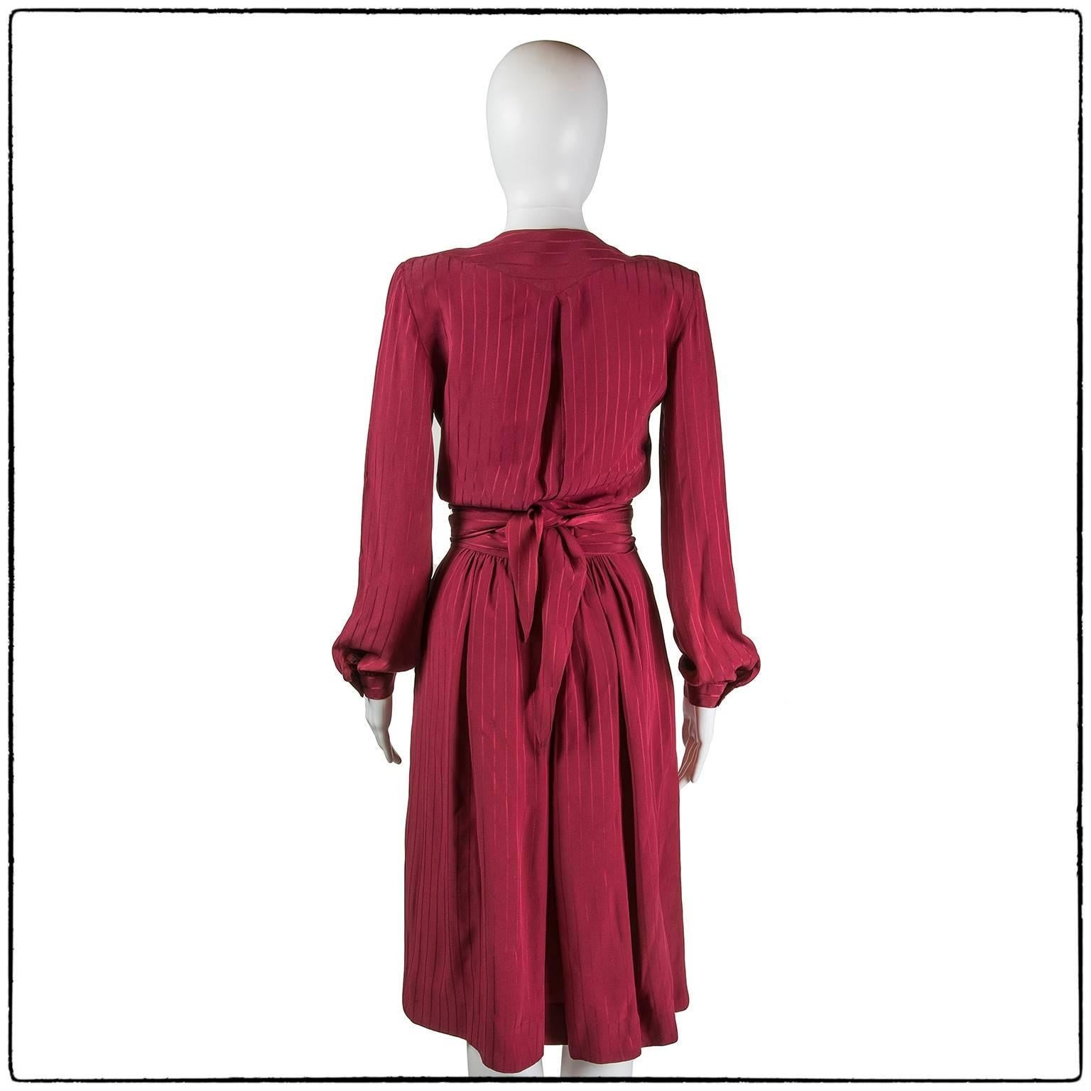 This beautiful Christian Dior two-piece ensemble, features a pleated skirt with two pockets and a seductive low-cut  blouse with a sash belt that can be tie as you prefer

Mark: Christian Dior
Material: silk

Size: 42 it, 8 UK, 6 US

Condition: Good