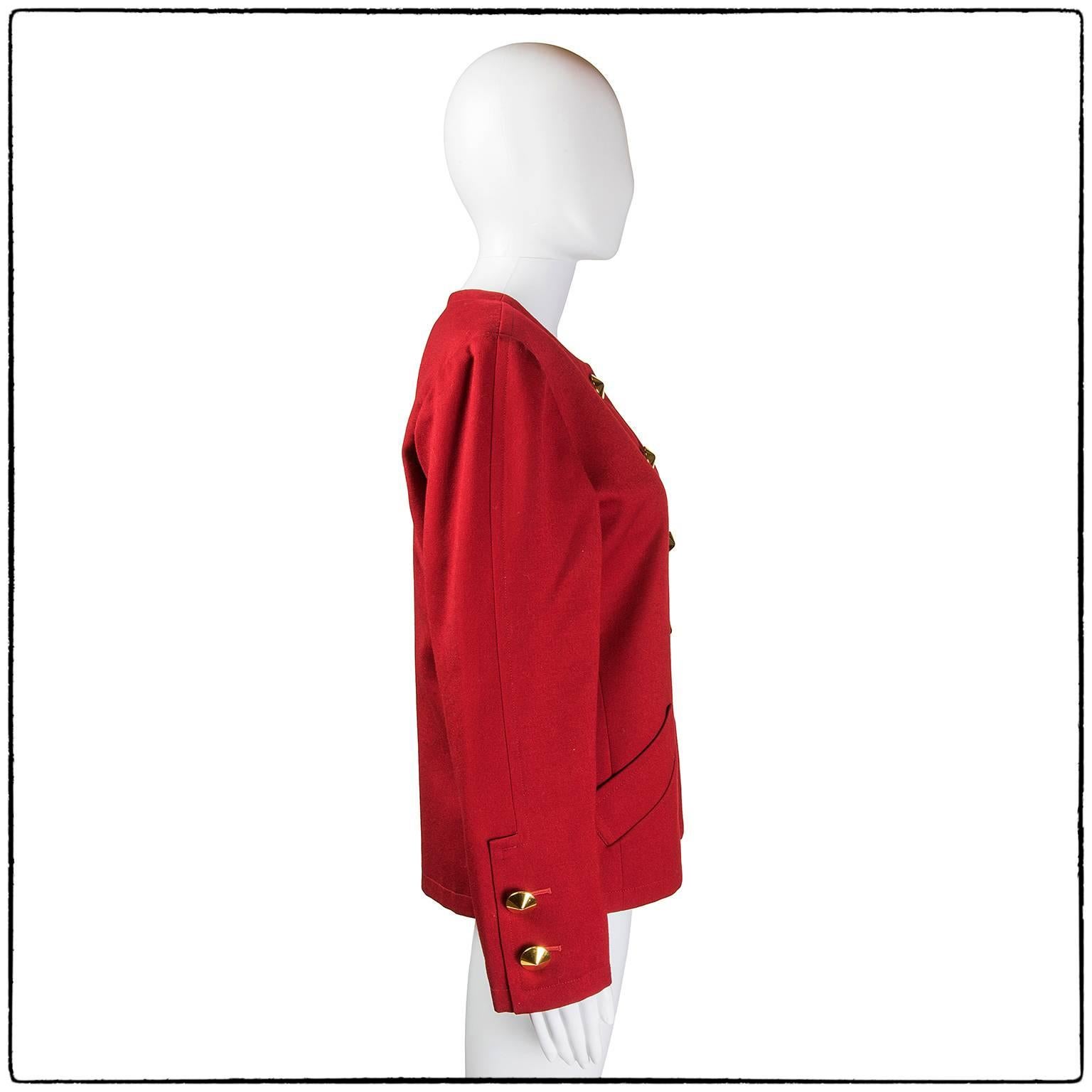 1990s Yves Saint Laurent red wool jacket.

Beautiful jacket with gold tone metal conic buttons front opening. It has 2 buttons on each cuff, one breast pocket on the left hand side and 2 pockets at hip leval.


Brand: Yves Saint Laurent

Size : 40