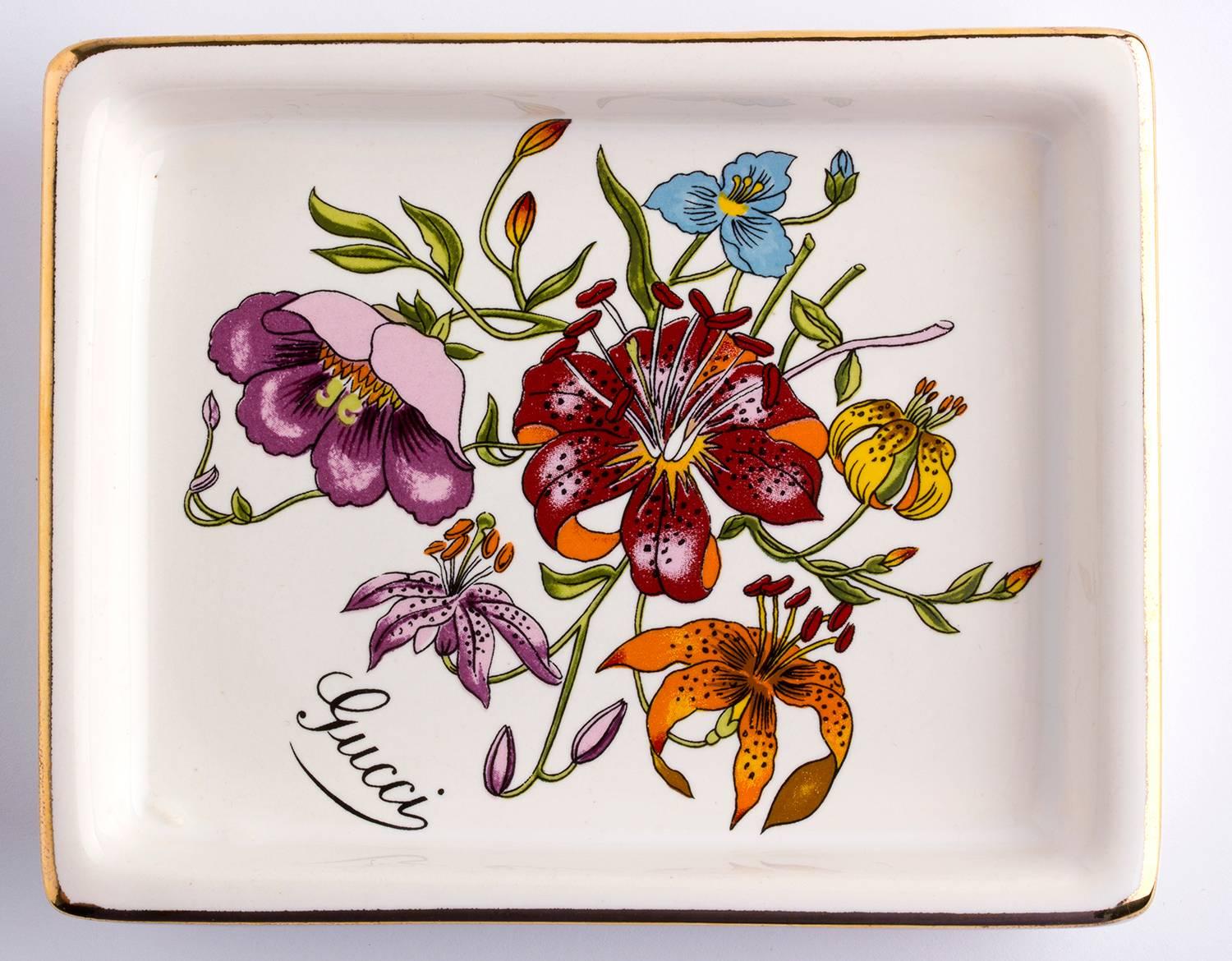 GUCCI VINTAGE White Porcelain ASHTRAY Flora theme In Good Condition For Sale In Rome, IT