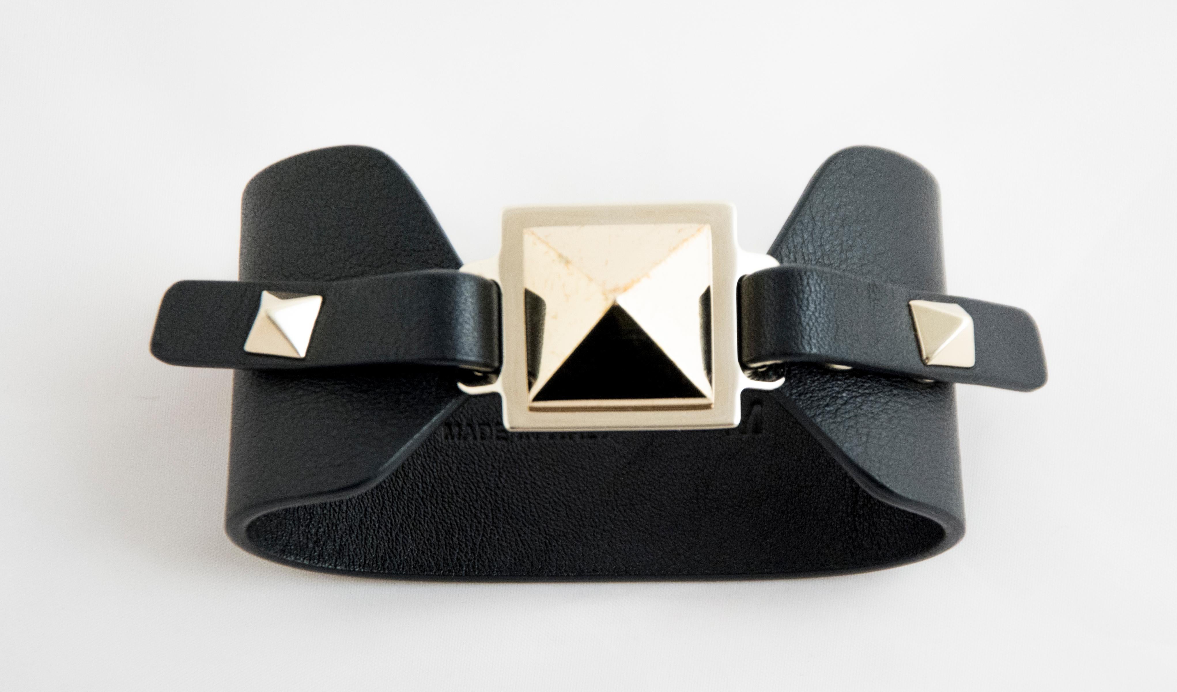 Women's or Men's Valentino Garavani Rockstud leather bracelet