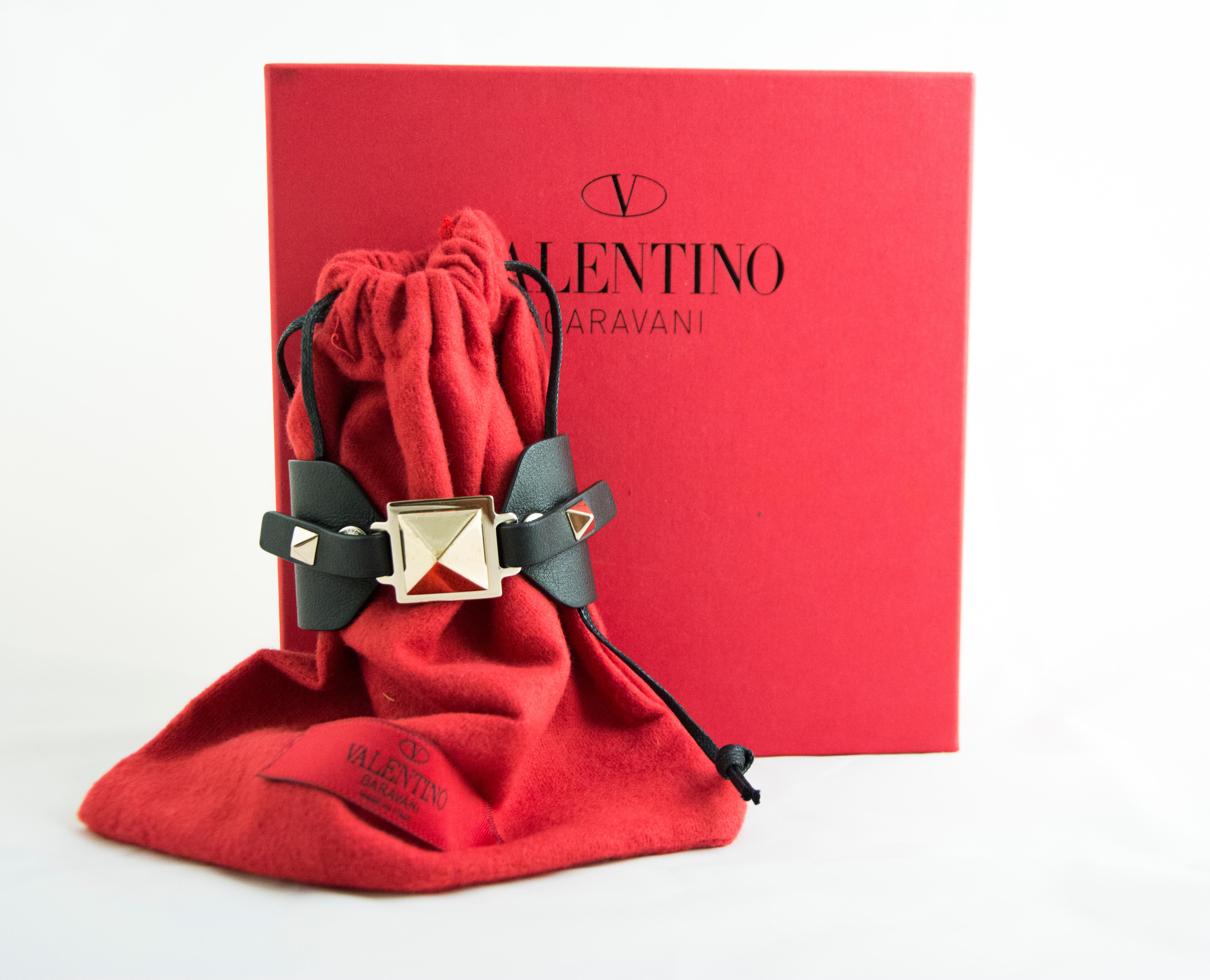 Valentino Garavani Rockstud leather bracelet In Excellent Condition In Rome, IT