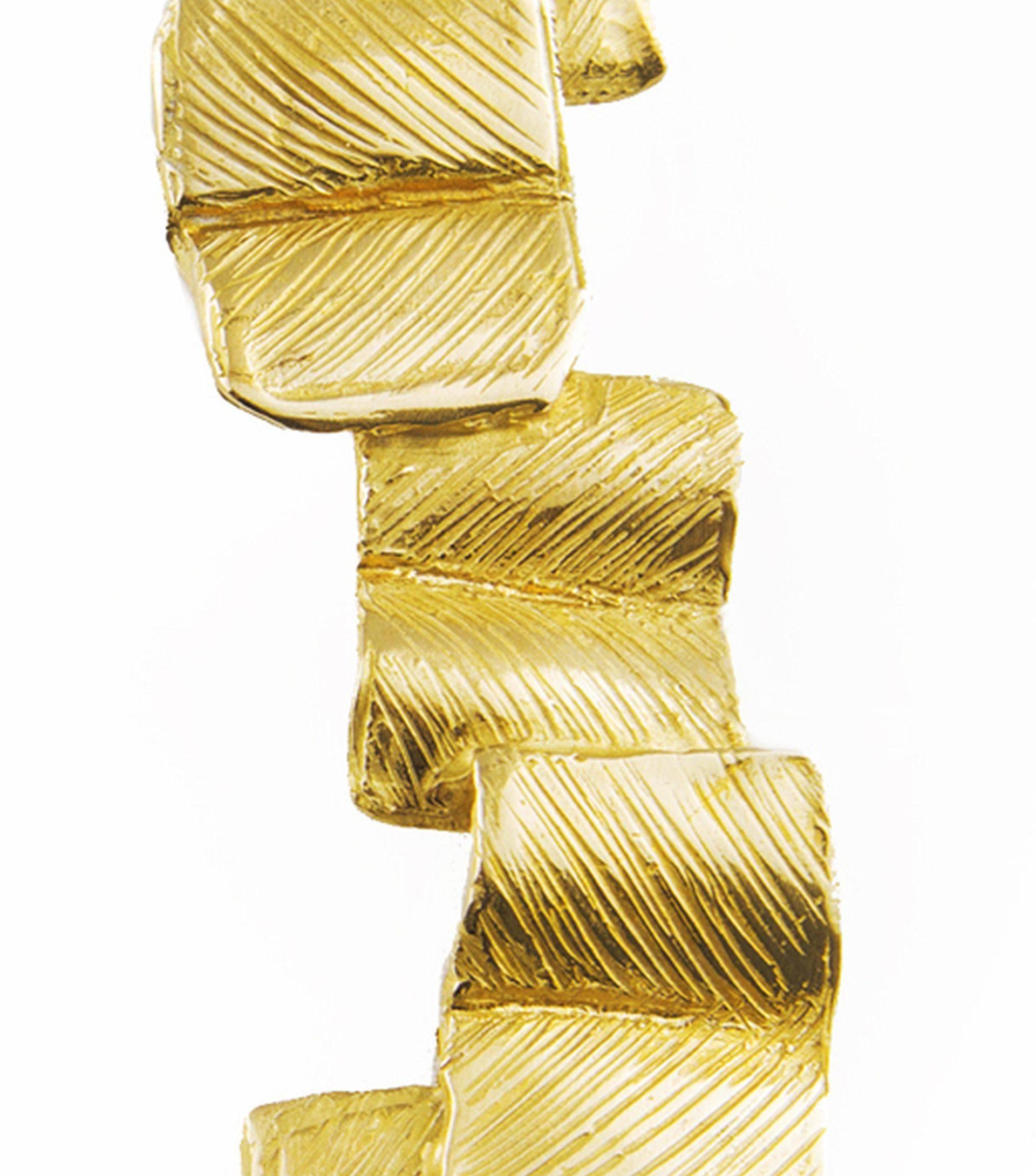 Giulia Barela's Wind earrings are created in Italy with a lost wax technique,  handmade
and dipped in 24k gold plated bronze
The study of volumes and     surfaces, the tactile experience and the graphic designs are the distinguishing features of