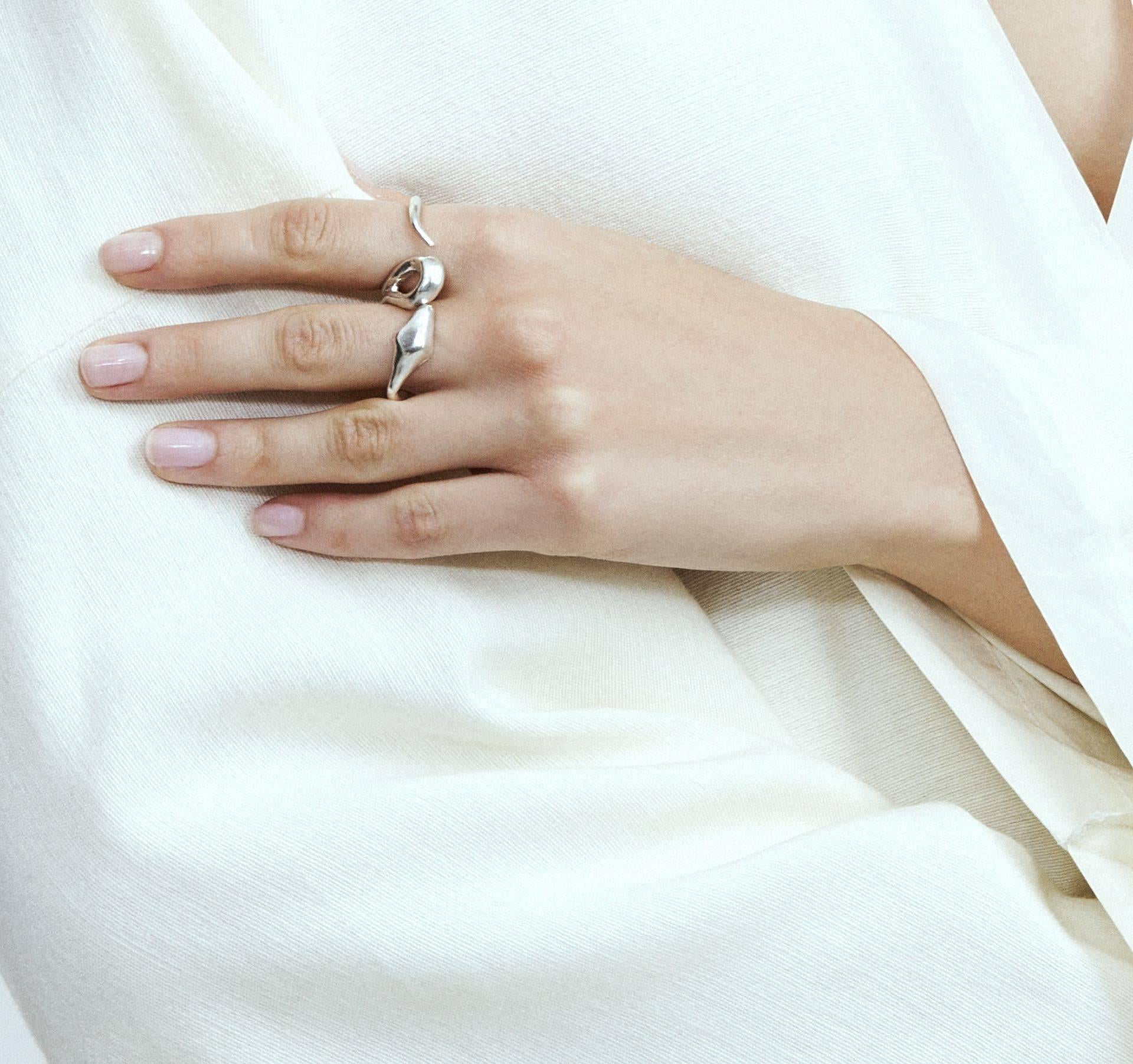 Contemporary Giulia Barela Ribbon ring, 925 silver black rhodium For Sale