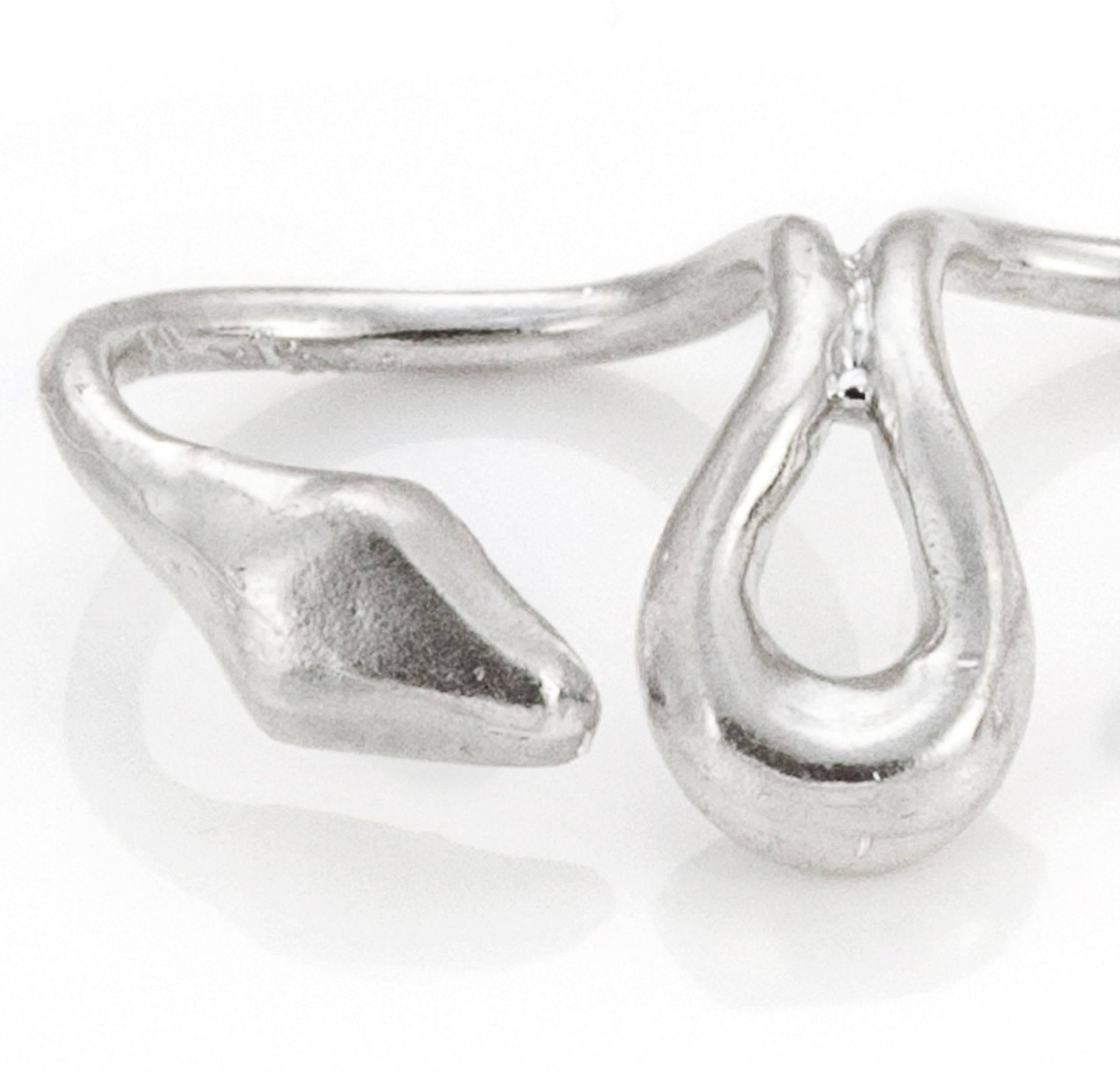 Giulia Barela' s Silver Ribbon ring

A snake gets comfortable between a few fingers, hold on tight creating a bond of strength.
  
Material: 925 Silver
