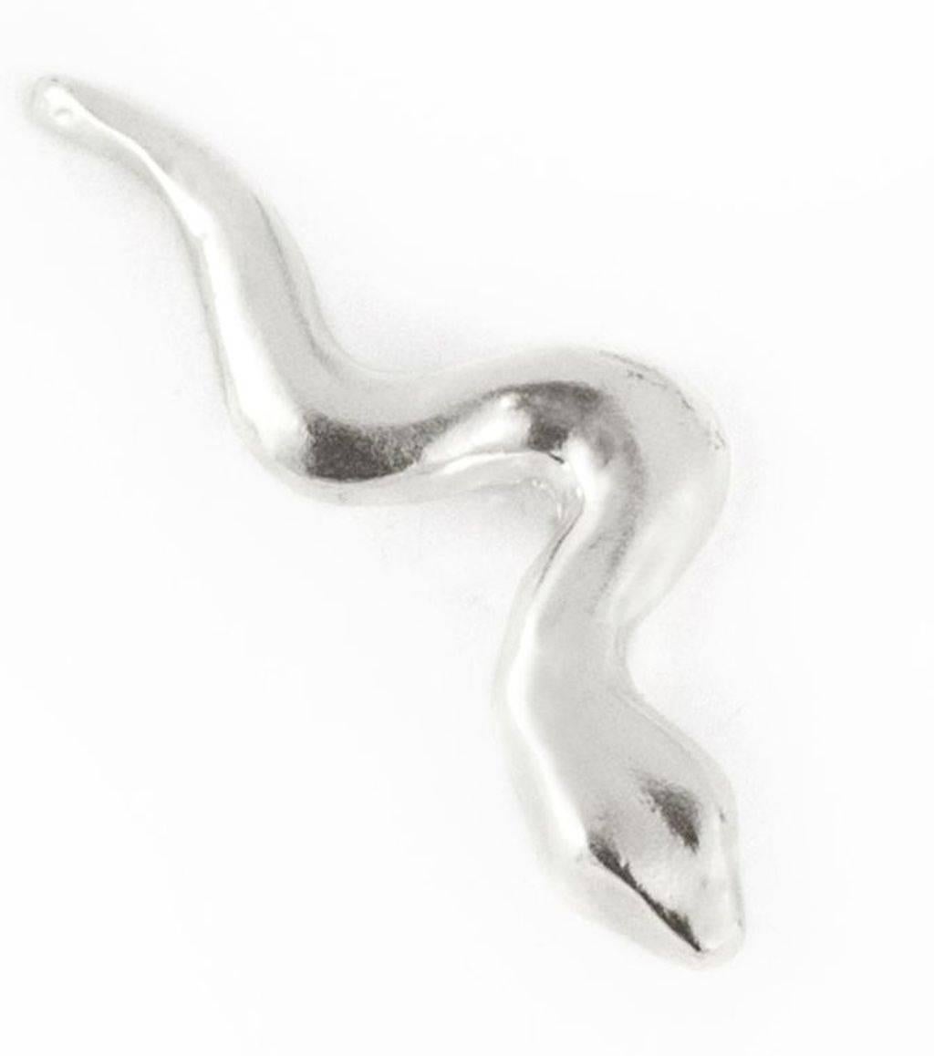 Giulia Barela's Ribbon earrings

A small snake plays with an ear, caught in mid air, capturing pure movement.

Stud earrings
Material: 925 silver 
Measurements: 3,5x1,2 cm
Weight: 3,4 gr. each