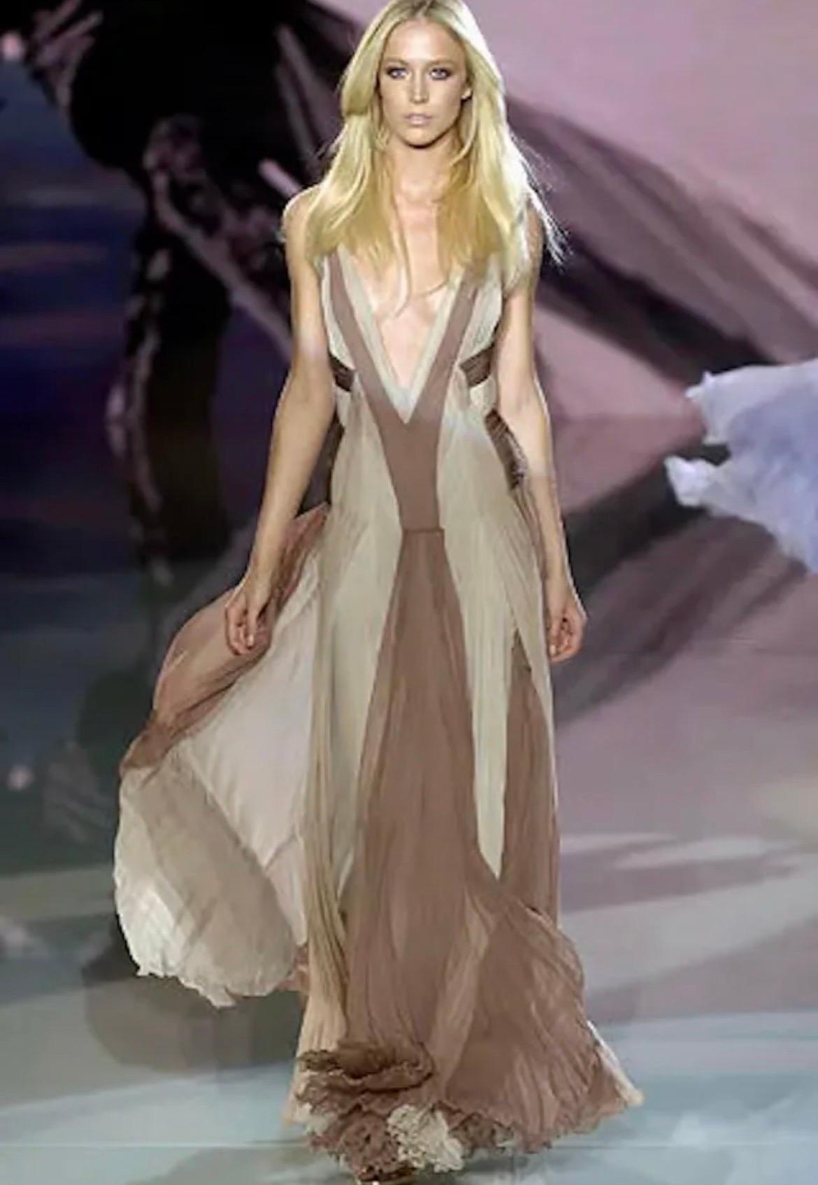 S/S 2006 Look #50 Versace Silk Gown

Finished with tulle bodysuit

IT Size 42

Airy, delicate, classy and sexy!