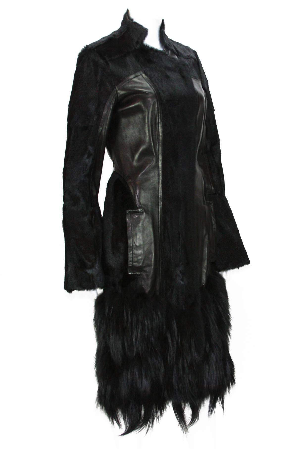 NEW TOM FORD FOR GUCCI FUR LEATHER COAT
Rare and Highly Collectible
F/W 2004 Collection
Goat, Fox, Leather
Zip and Hooks Closure
Two Side Pockets
Silk Lining
Designer size 44 (run small)
Measurements: Length - 39 inches + Fur, Sleeve - 26 inches,