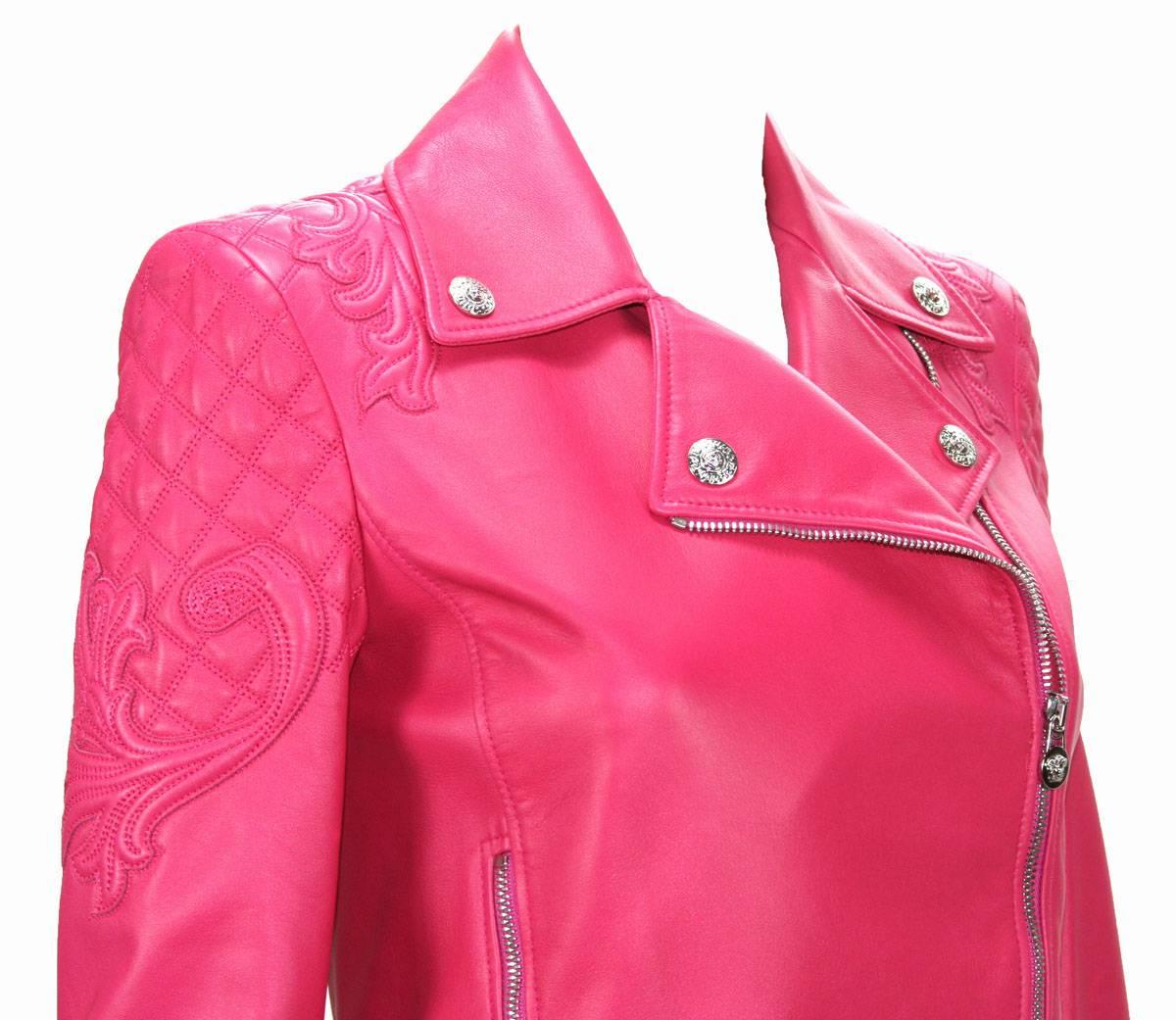 New $6, 495 Versace Hot Pink Quilted Leather Medusa Moto Jacket It. 38 In New Condition For Sale In Montgomery, TX