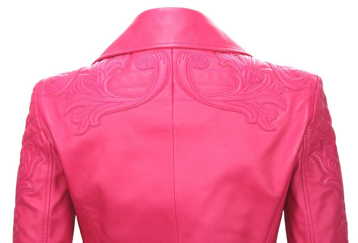 Versace - Veste Moto Medusa matelassée en cuir matelassé rose vif, taille IT 38, état neuf, 6 950 $ en vente 3