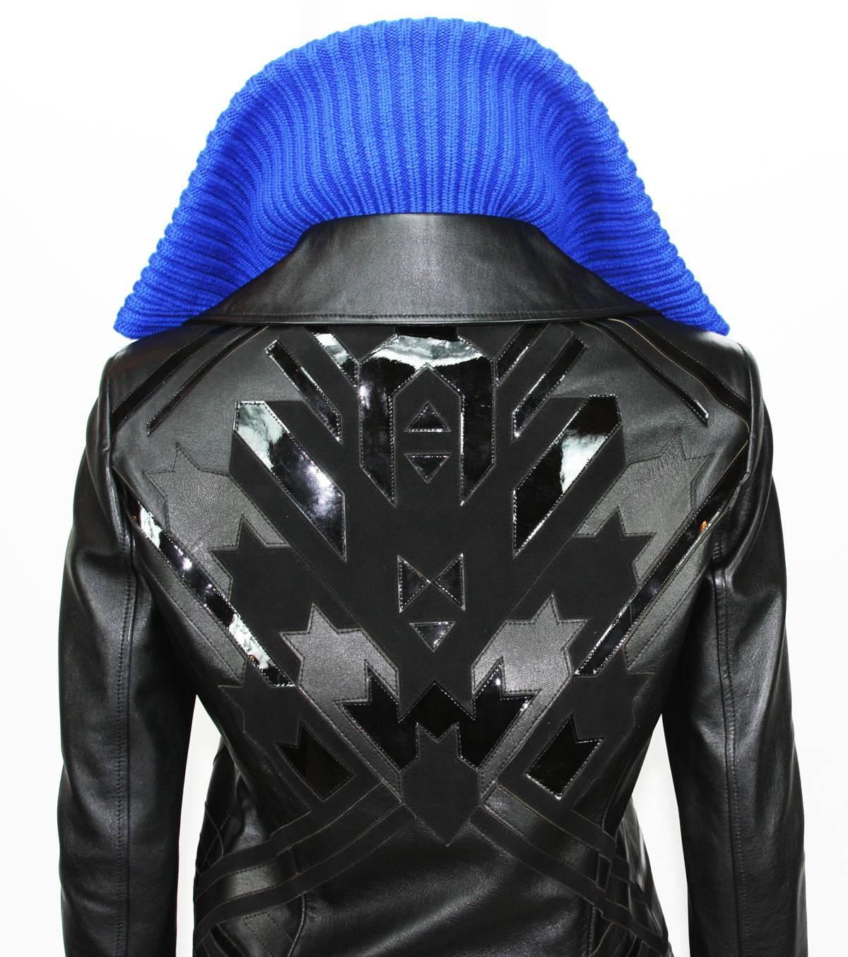 Versace - Veste de moto en cuir noir avec double col de vison amovible, état neuf, 8795 $ en vente 1