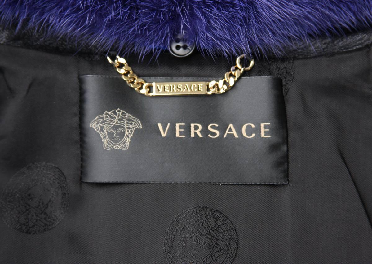Versace - Veste de moto en cuir noir avec double col de vison amovible, état neuf, 8795 $ en vente 3