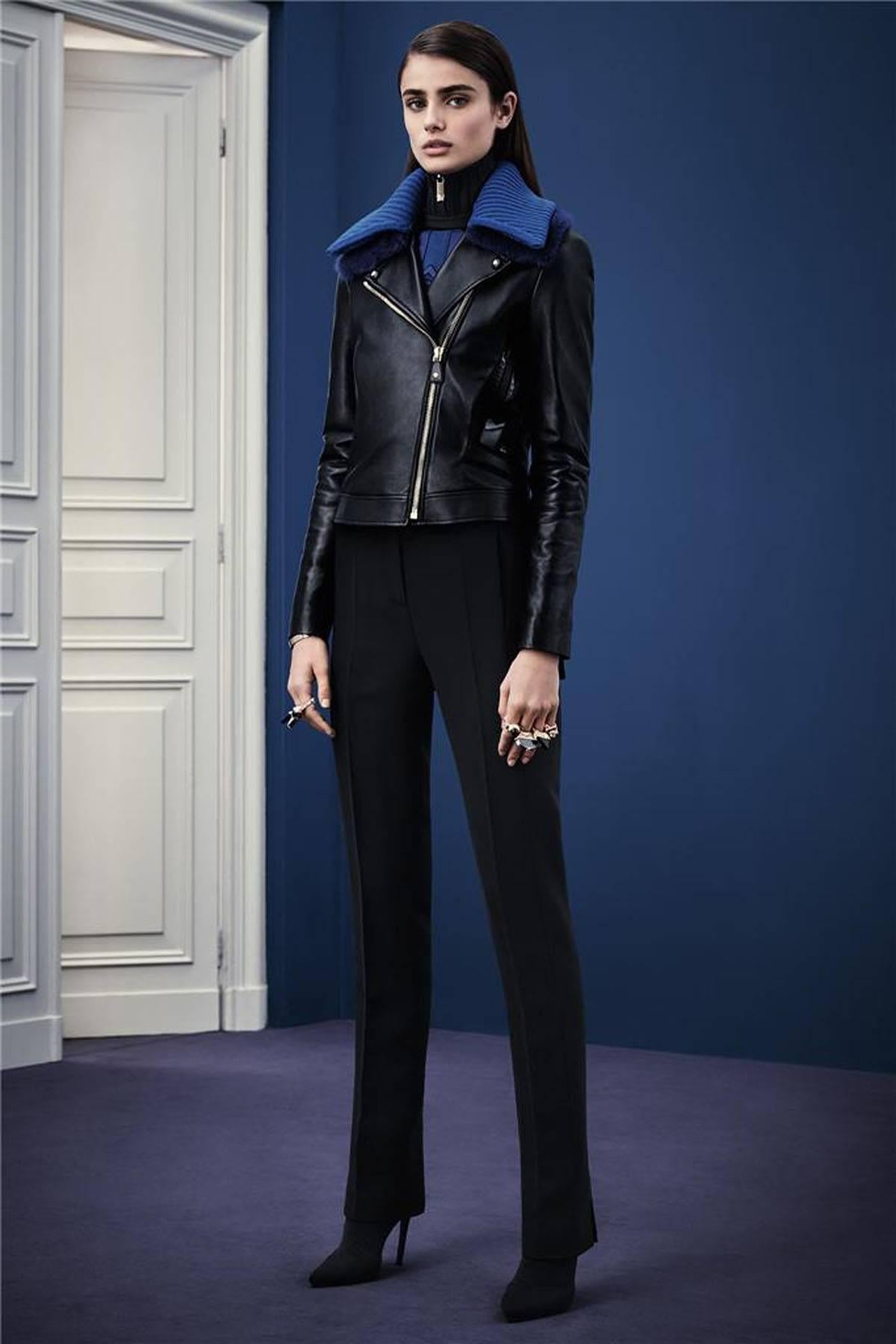 Versace - Veste de moto en cuir noir avec double col de vison amovible, état neuf, 8795 $ en vente 5