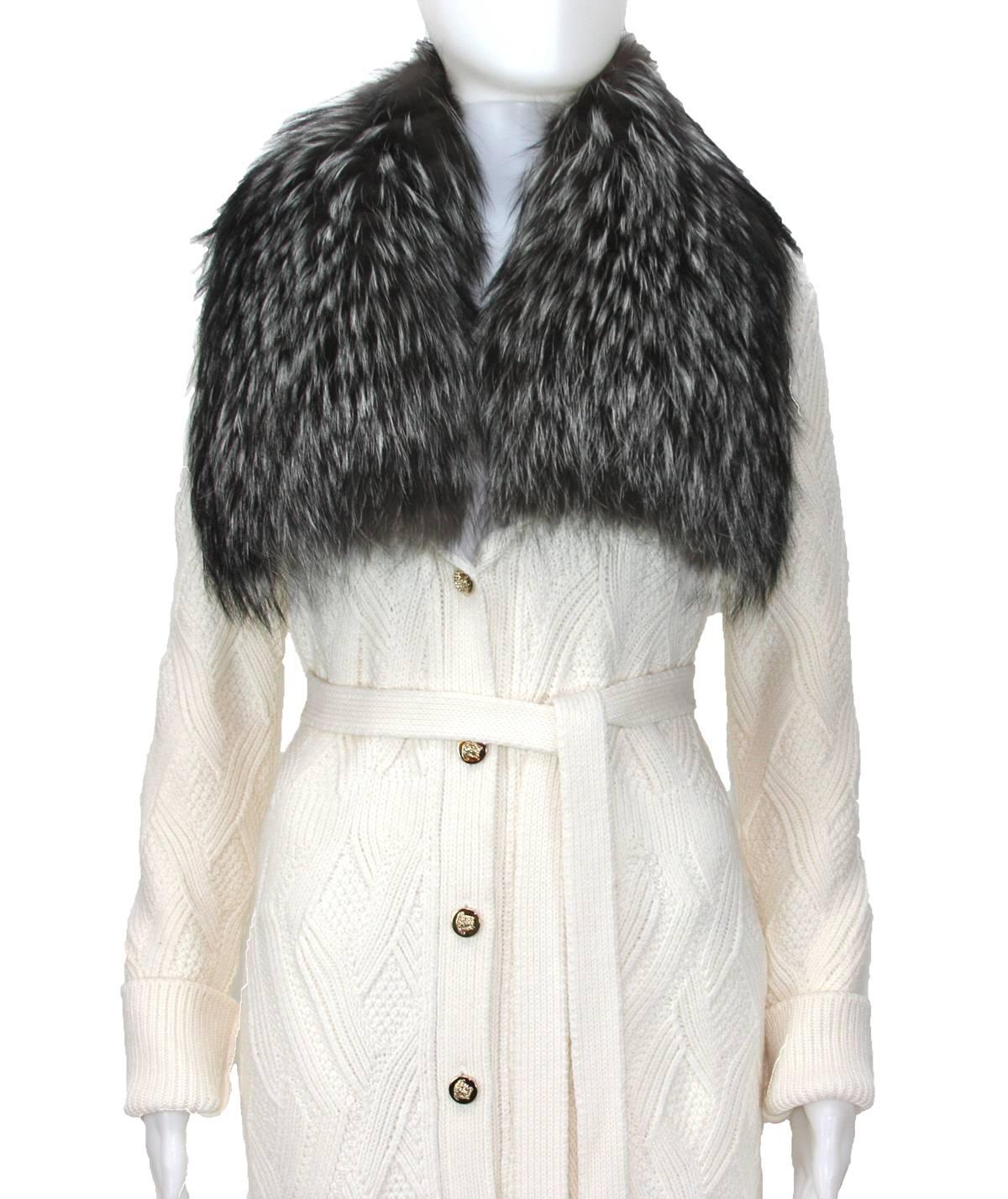 New VERSACE 100% Wool SILVER  FOX Collar Cardigan Coat
Italian Size - 40.
100% Wool
Color - Cream
Real SILVER FOX - Origin FINLAND
Removable Oversize FOX Fur Collar
Gold-Tone Metal Medusa Button Closure, Two Side Pockets, Detachable Belt.
Made in