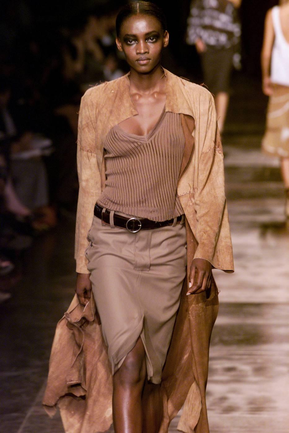 One of the most extraordinary piece from Tom Ford Spring/Summer 2002 Safari Mombasa runway collection for Yves Saint Lauren Rive Gauche.
This incredible full length suede leather coat in camel color made from a number of entire hides, hand-stitched