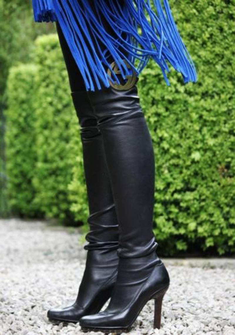 
TOM FORD for GUCCI Over the Knee Leather Boots
Designer Size 9.5 B
Black Stretch Leather
Interlocking Bronze Tone Metal GG Medallions
Stacked Wooden Heel and Platform
Antique Bronze Tone Studs on Heels and Platform
Heel Height - 4.5 inches,