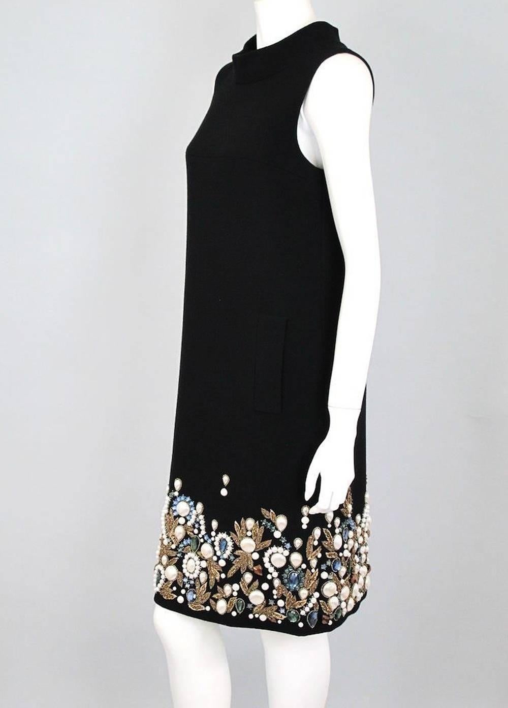Oscar De La Renta Black Wool Cocktail Dress with Gem Embroidery US 6 In New Condition For Sale In Montgomery, TX