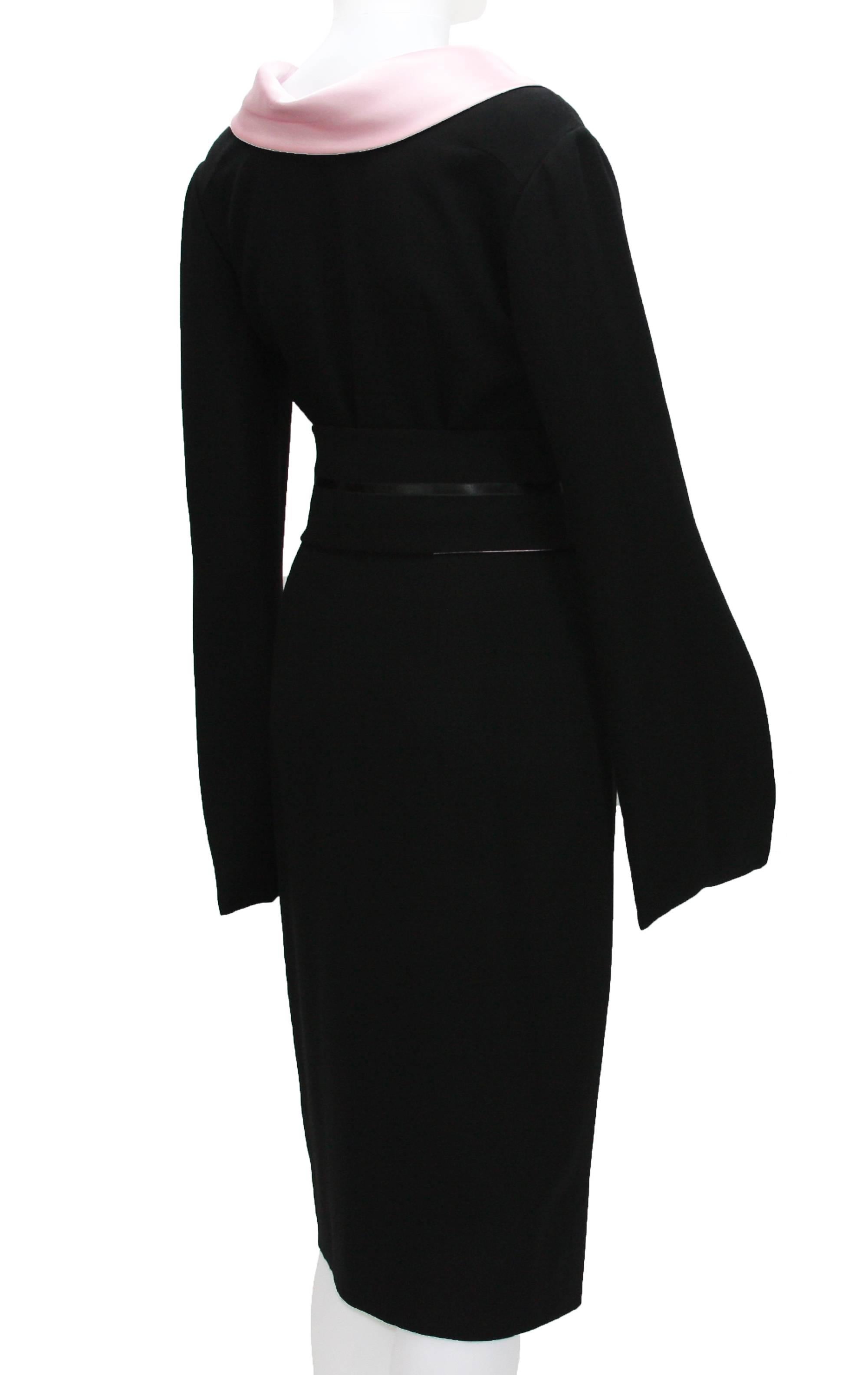 Balmain 80's Classic Black Wool Silk Unique Sleeves Dress w / Belt Fr. 36 - US 4 Pour femmes en vente